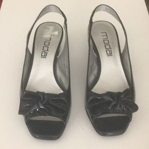 MODO SPANO BLACK PATENT SHOE, EUC, 6.5M